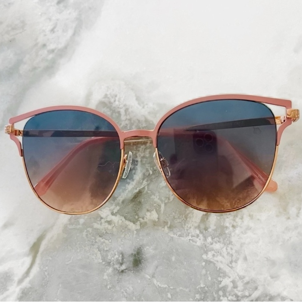 Jessica Simpson Women’s Pink Gradient Lens Sunglasses